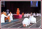 Swamishri participates in the 