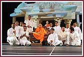 Swamishri with yuvaks who participated in the game
