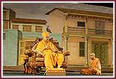 Swamishri blesses the yuvaks and yuvatis 