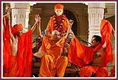 Swamishri triumphantly raises his hands in reminiscence of Shastriji Maharaj 
