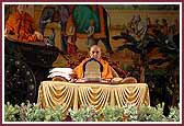 Swamishri does the mala during pooja 
