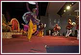 Swamishri formally opens the Shri Swaminarayan Haveli in accordance with Vedic rituals