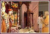 Swamishri has darshan of the murtis before proceeding to his morning pooja