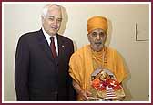 Swamishri with the Lieutenant Governor of Ontario, Honorable James K. Bartleman