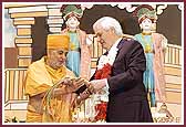 Swamishri is offered traditional Native American spiritual grass by the Lieutenant Governor