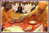 Pujya Doctor Swami performs the Mahapuja Vidhi prior to the Murti Pratishtha