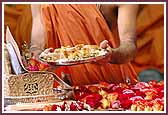 Shri Harikrishna Maharaj is offered thaal during Swamishris puja