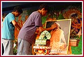 On Guru Poornima, balaks perform Guru Pujan and take niyams