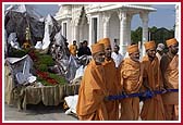  Saints pull  the rath of Shri Nilkanth Varni