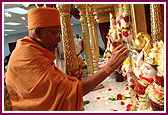  Pujya Kothari Swami murti-sthapan vidhi 