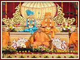 Assembly and address by Pujya Doctor Swami