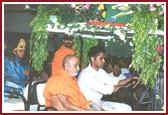 Glimpses of Swamishri in Convention