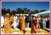 Hundreds of devotees lined Swamishri's passage as he followed Lord Harikrishna Maharaj