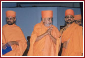 Swamishri's departure from Edison Temple