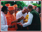 Swamishri performing a traditional vedic ceremony before entering the Mandir