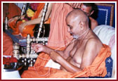 On August 31, Swamishri and the saints changed their sacred threads as prescribed by Hindu scriptures