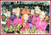 Swamishri with Balaks