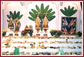 Annakut offered to the murtis