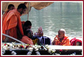 Kirtans and Vedic mantras were sung before  Lord Ganeshji submerged in the water