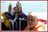 Shri Harikrishna Maharaj, Lord Ganeshji, Swamishri and saints observing the traditional boat ride.