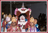 Royal reception of Shri Harikrishna Maharaj