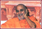 Swamishri enjoying the bal-din program