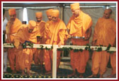 Swamishri's involved in Shilanyas Vidhi