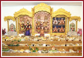 Annakut offered to AksharPurushottam Maharaj, Radha Krishna Dev, Guruparampara, Ganpatiji and Hanumanji