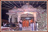 After having darshan at Shree Swaminarayan Mandir