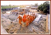 Swamishri is brought to the plinth level