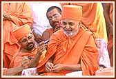 Swamishri in a jovial, enthusiastic mood 