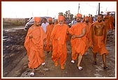 Swamishri takes a round on site