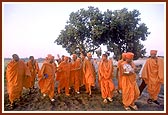 Swamishri takes a round on site