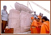 Swamishri observes and feels the sculpted stones