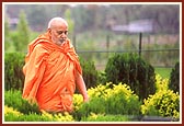 Swamishri during his morning walk