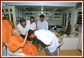 Swamishri blesses the staff members of 'Pramukh Swami Health Care and Research Institute'