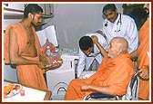 Swamishri blesses a doctor