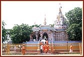 Swamishri at the 'Shri Hari Smruti Mandir' in Laxmi Vadi