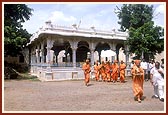 After darshan of the shrine (Dabhaniyo Ambo)