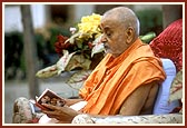 Reading the Shikshapatri