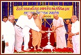 Swamishri inaugurates a hostel for the deaf and dumb school run by Rotary Club, Nadiad