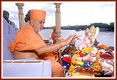 Swamishri performs pujan of Shri Ganeshji