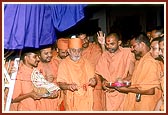 Swamishri inaugurates new assembly hall - 'Yagnapurush Mandapam'