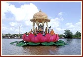  In the middle of river Utavali, Swamishri is with Shri Harikrishna Maharaj on a beautiful lotus-shaped stage