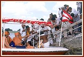 On arriving at the dam, officials welcome Swamishri with honor and respect