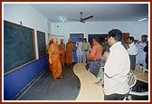 Swamishri sanctifies the school building 