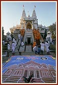 After Thakorji's darshan Swamishri descends the mandir steps