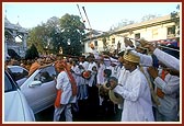 Swamishri blesses a bhajan-group of devotees from neighboring villages 