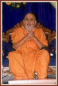 Swamishri blesses the festival assembly